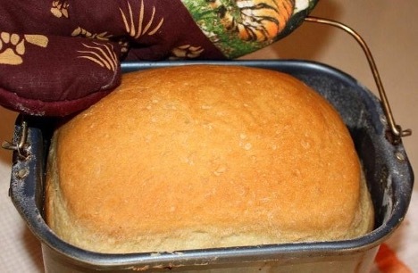 Hefefreies Brot in einer Brotmaschine
