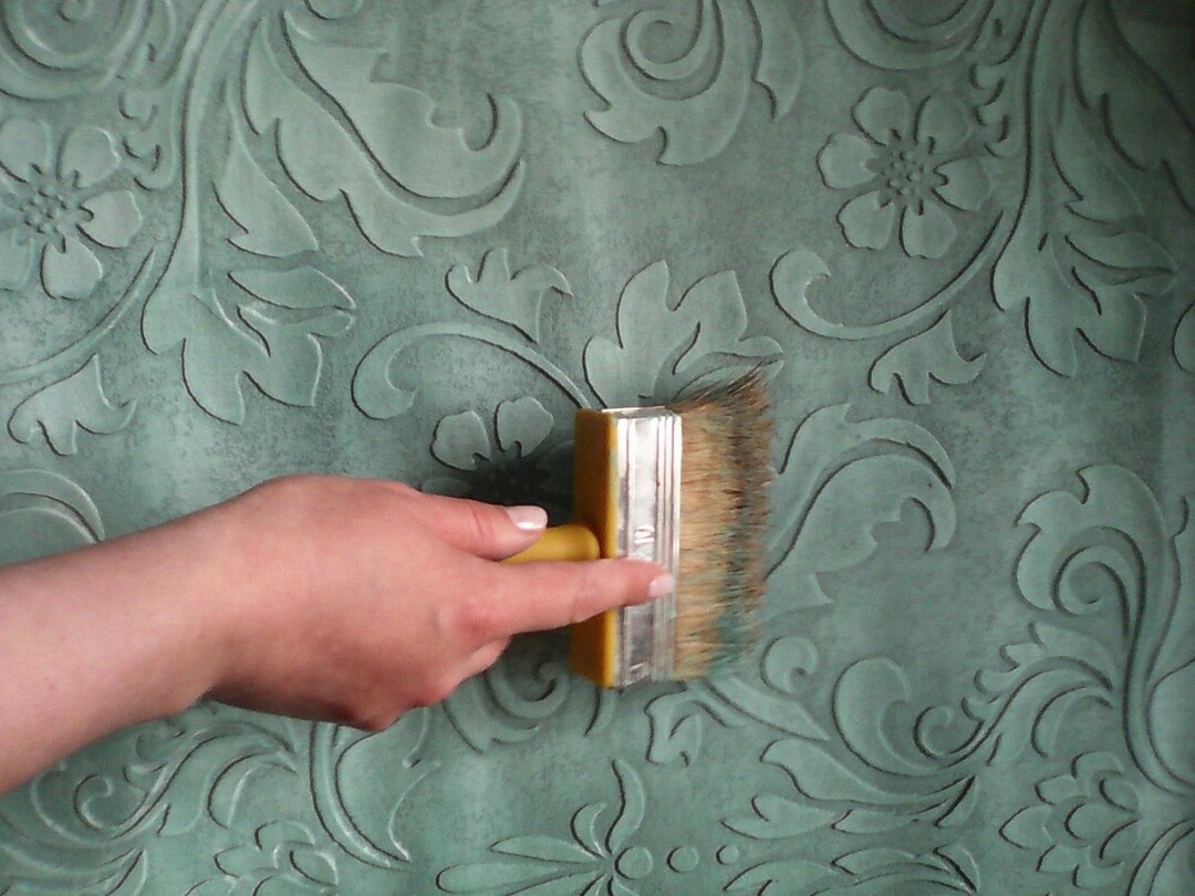 Non-woven wallpaper is covered with a layer of varnish