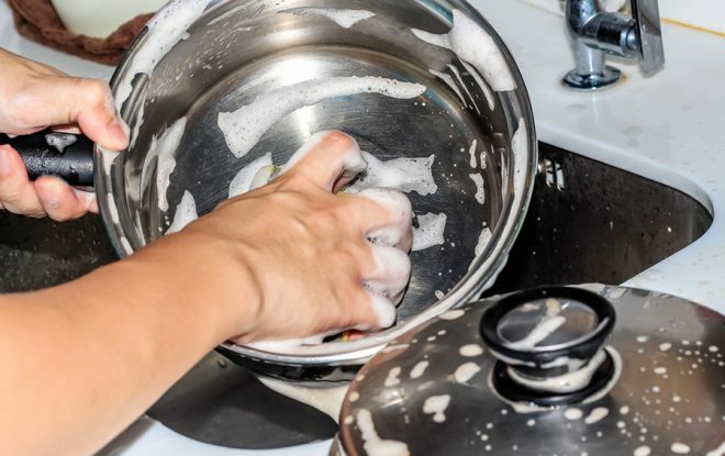 Cleaning a stainless steel pan