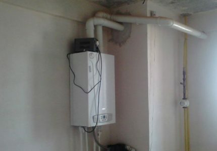 Plynový ohřívač vody na zeď