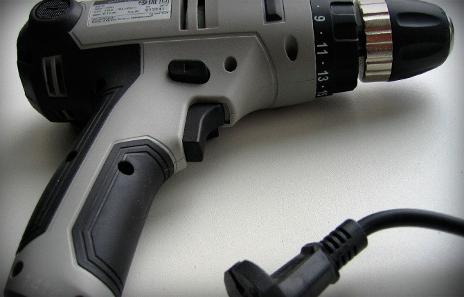 In what situations is a corded screwdriver best suited