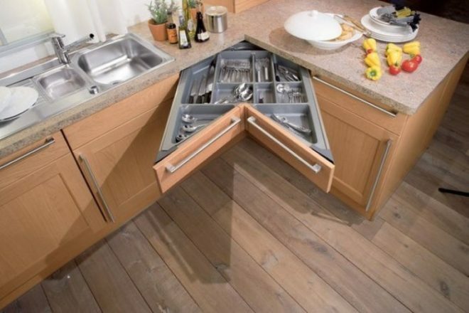 Floor-standing kitchen cabinet