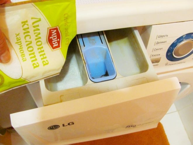 Cleaning the washing machine with citric acid
