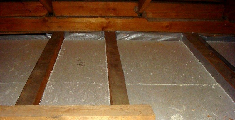 Isolamento termico di un pavimento in legno