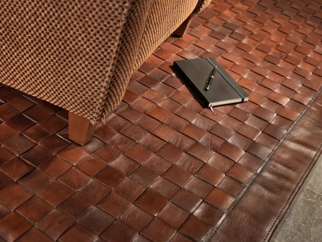Leather tile: advantages and disadvantages of the material