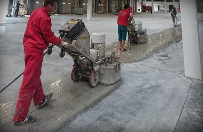 Brúsenie betónovej podlahy: metódy, pokyny krok za krokom, bežné chyby, odstránenie chýb