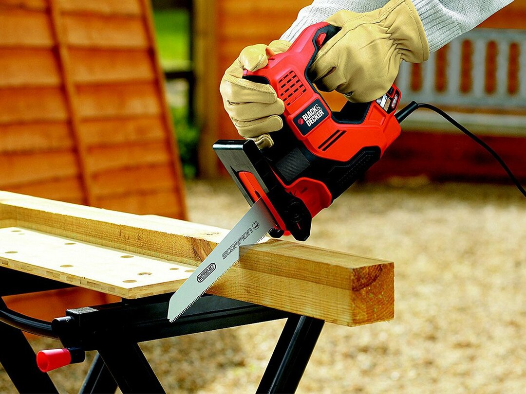 Jigsaw or reciprocating saw: which is better?