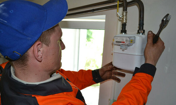 Installation of a gas meter by a specialist