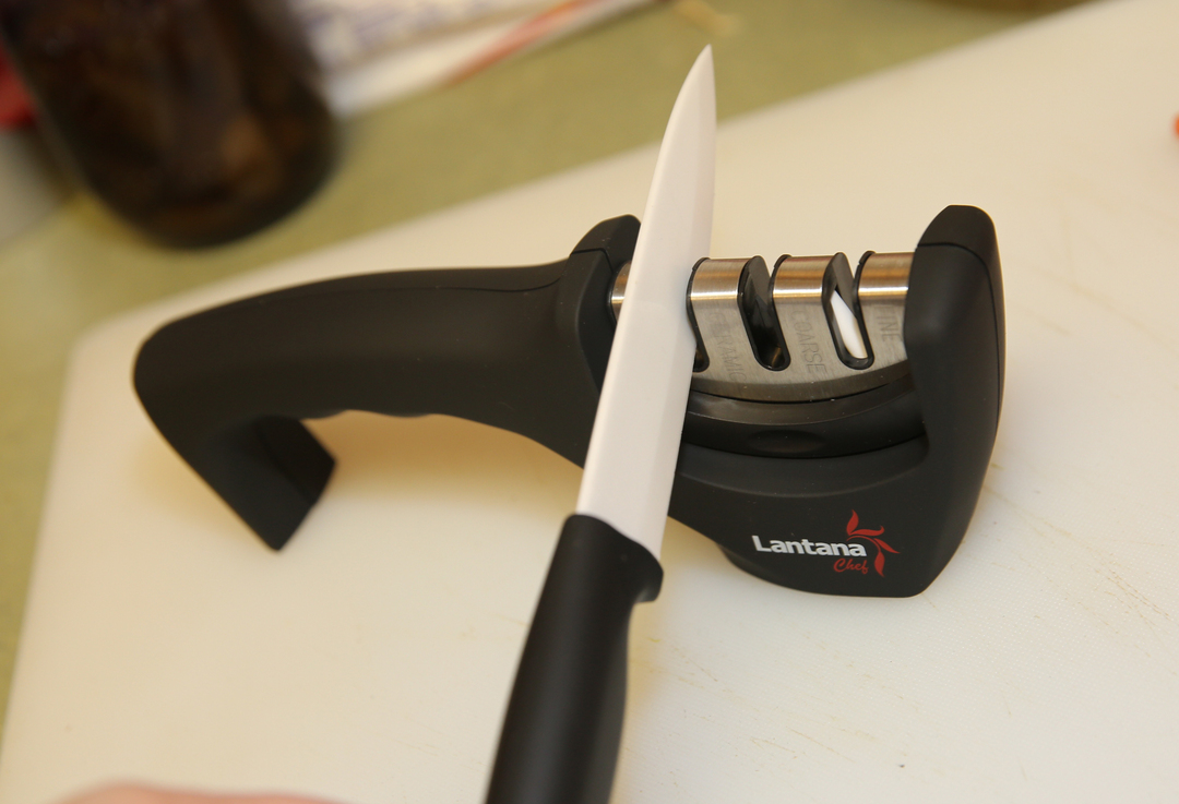 Onko mahdollista teroittaa keraaminen veitsi ja miten se tehdään?