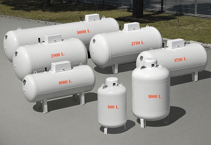 Gas tanks for autonomous gas supply