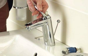 How to repair a faucet