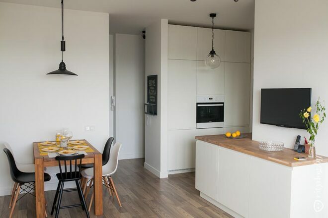 Dizajn kuchyne a obývacej izby v štúdiovom apartmáne